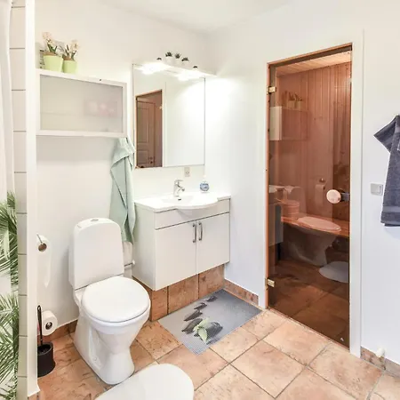 Semesterbostad 3 Bedroom Beautiful In Brenderup Fyn *